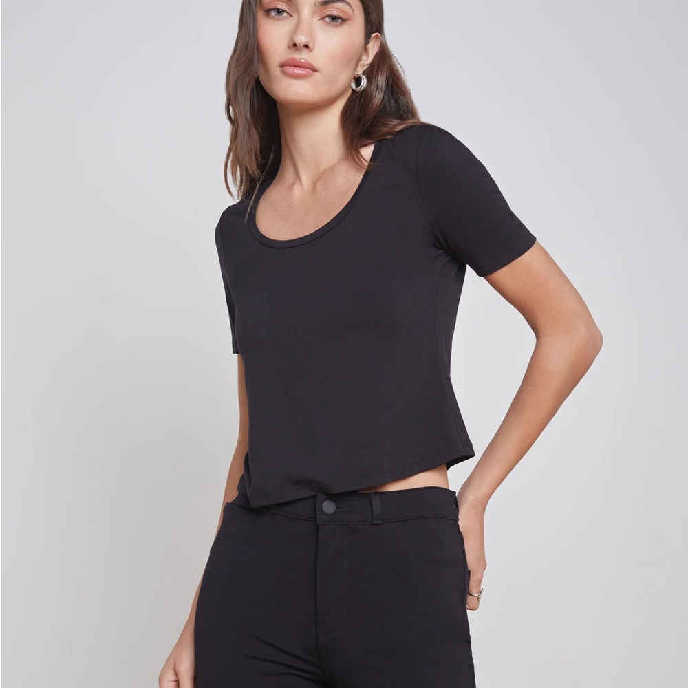 L’AGENCE DANA SCOOPNECK CROPPED TEE